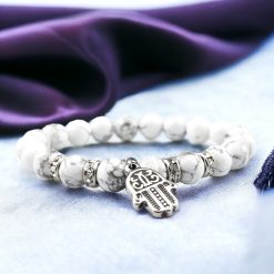 Howlit ásványkarkötő nemesfém Hamsa kéz medállal