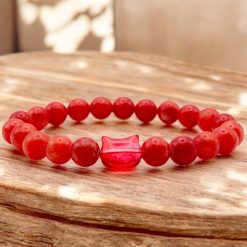 Cat medálos karkötő - piros jáde