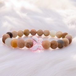 Pillangó medálos karkötő - matt napkő