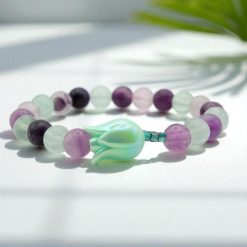 Tulipános fluorit karkötő