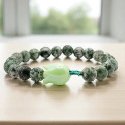 Tulipános zöldpettyes jáde karkötő