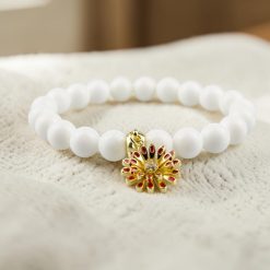 Cirkónia virág medálos ásványkarkötő - kagylóhéj