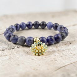 Cirkónia virág medálos ásványkarkötő - szodalit